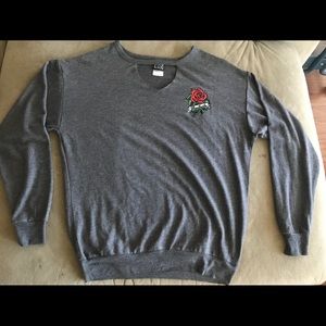 Heartbreaker sweater w cutout crew neck